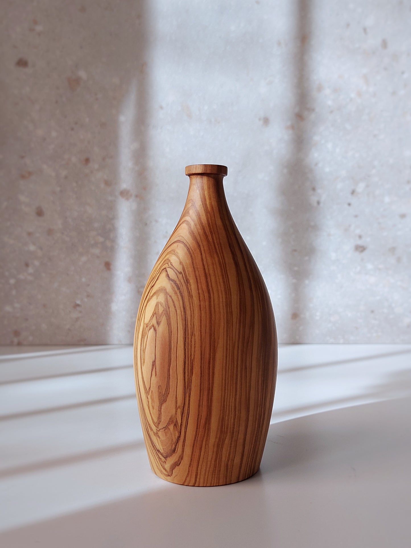 B11 Olive wood vase