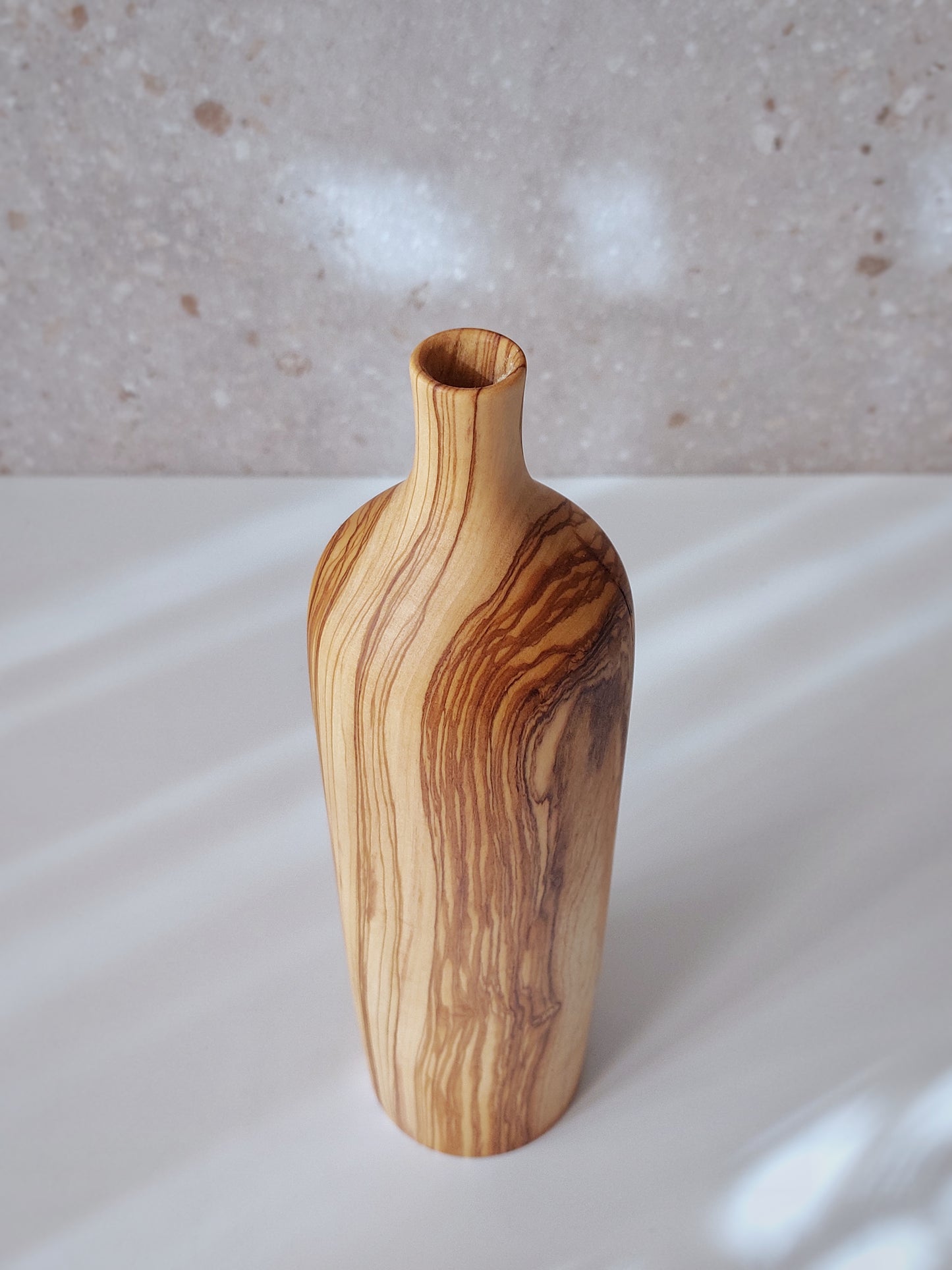 B18 Jarron de madera de Olivo
