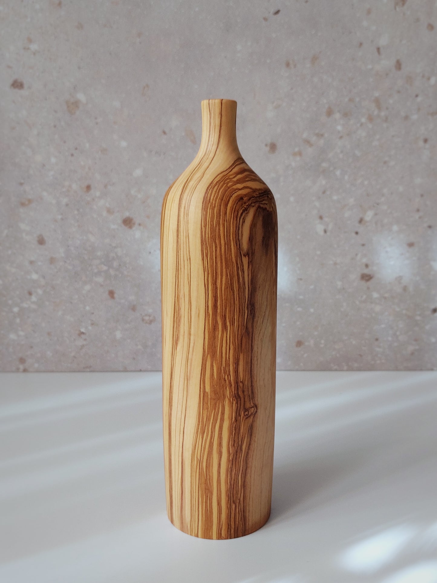 B18 Jarron de madera de Olivo
