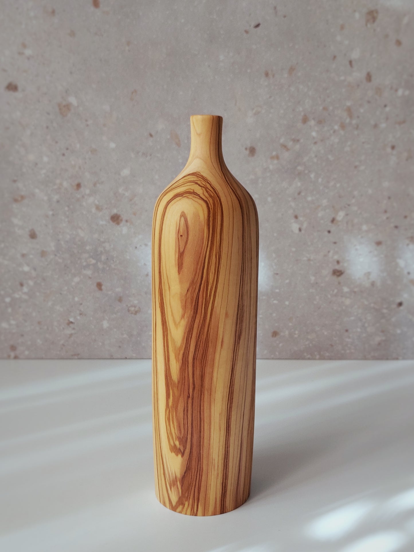 B18 Jarron de madera de Olivo
