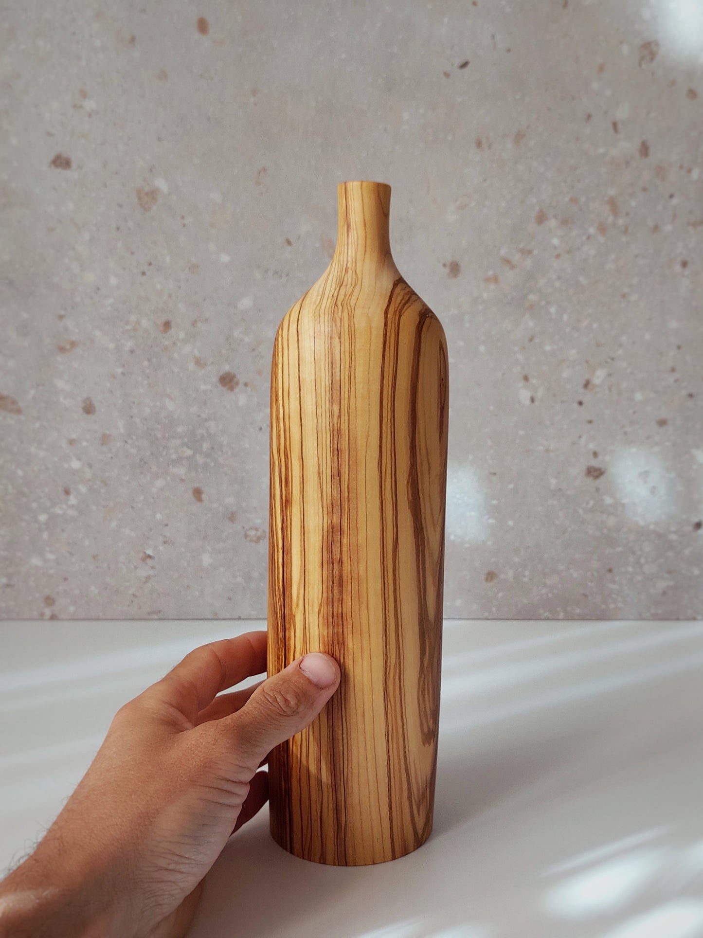 B18 Jarron de madera de Olivo