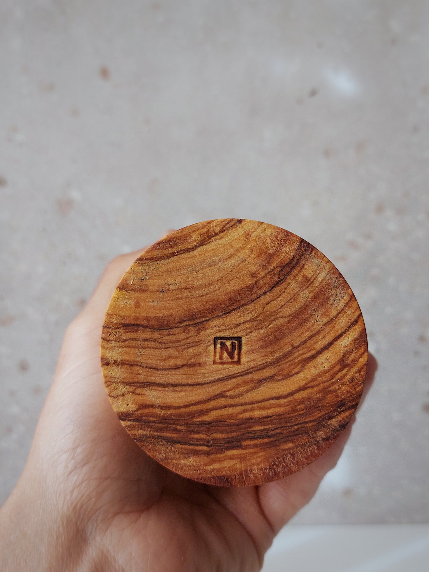 B18 Jarron de madera de Olivo