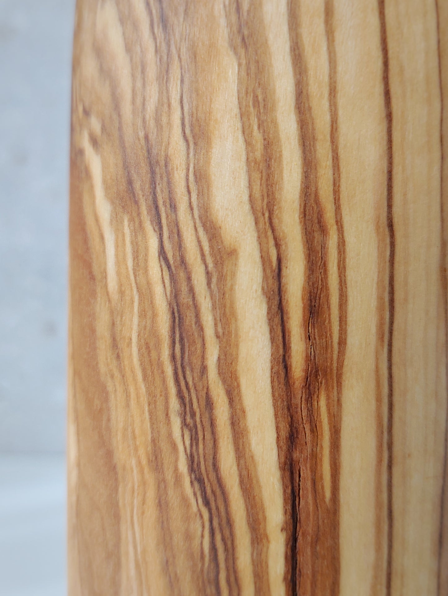 B18 Jarron de madera de Olivo