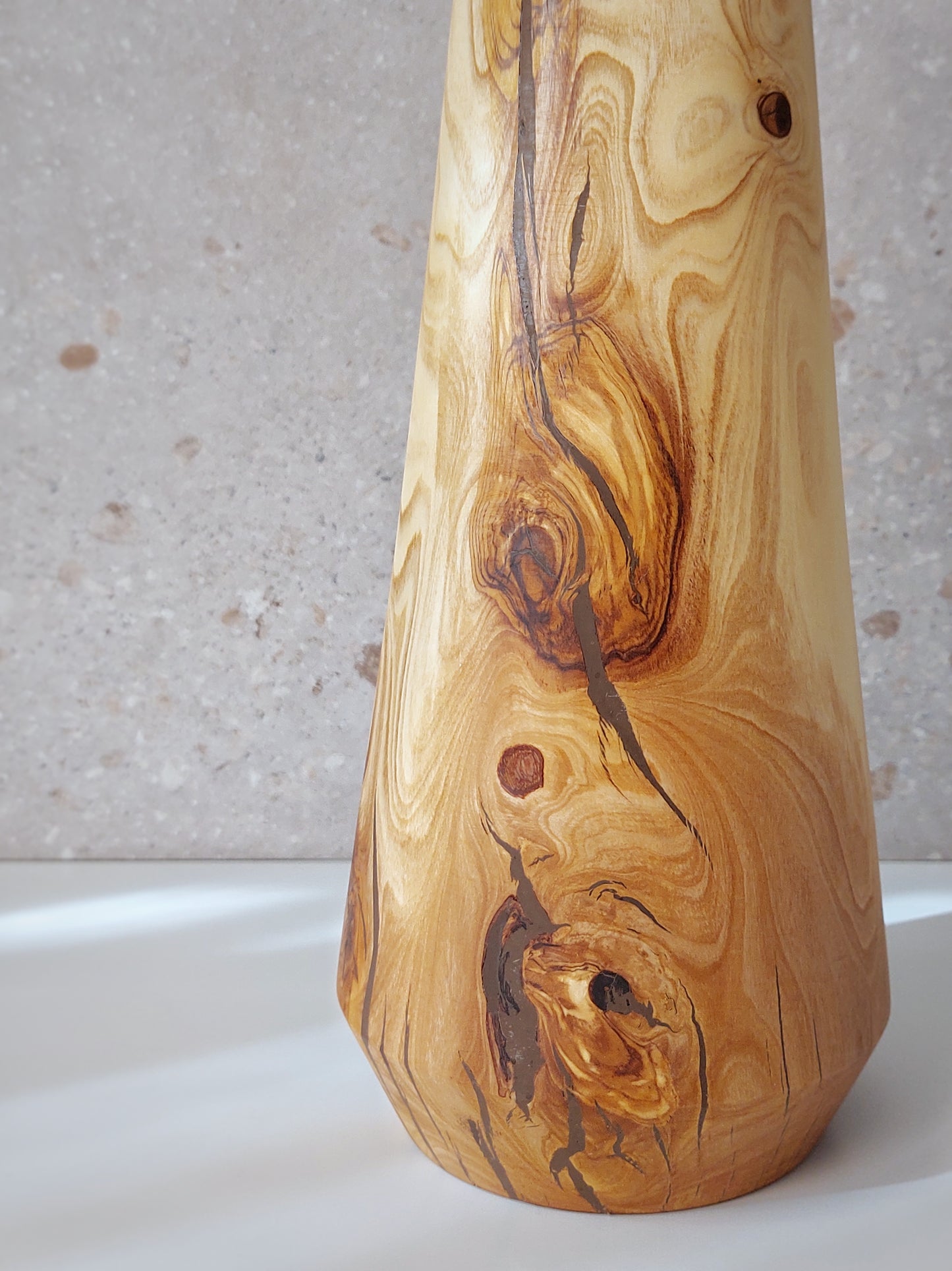 B20 Olive wood vase