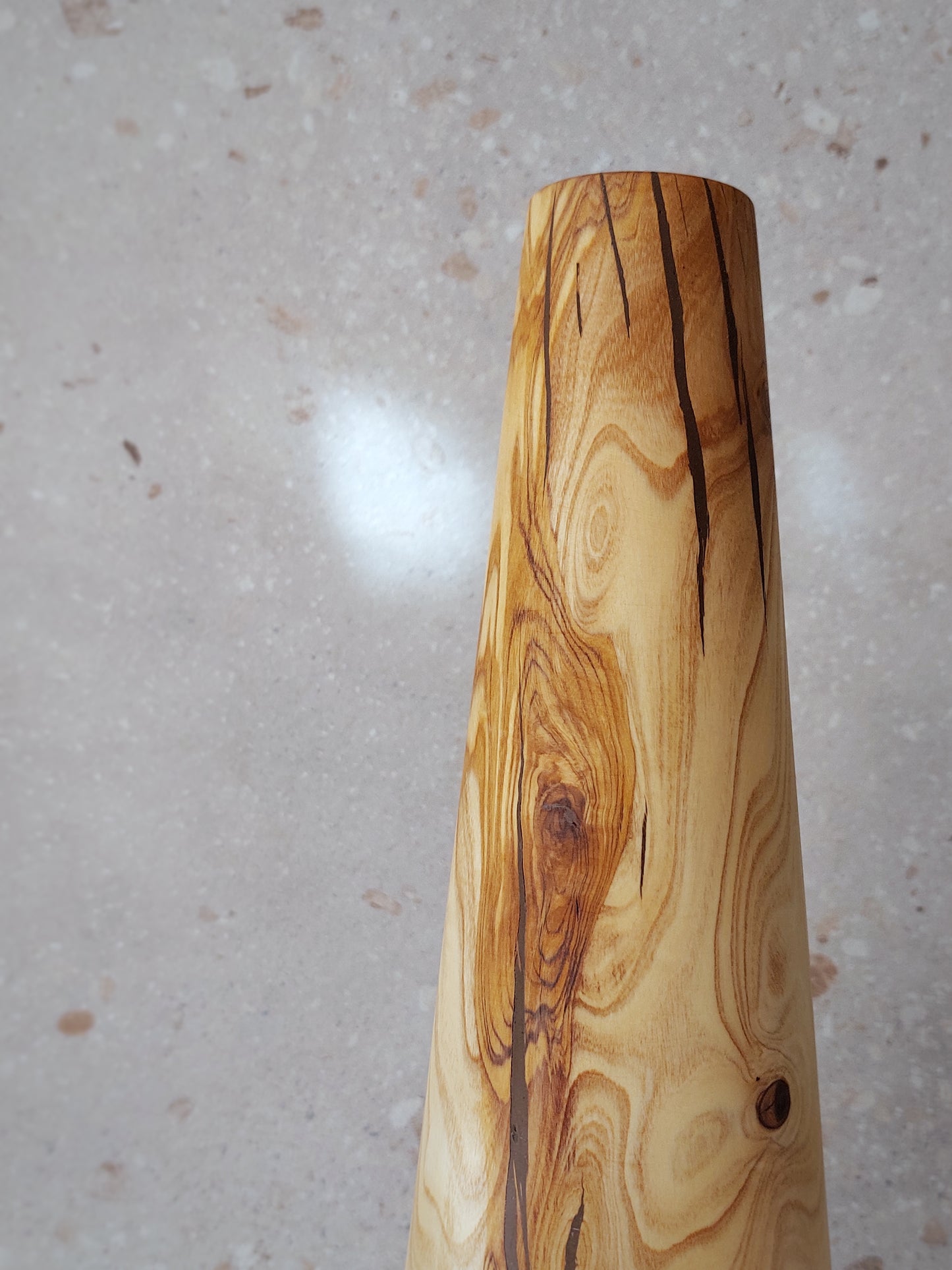 B20 Olive wood vase
