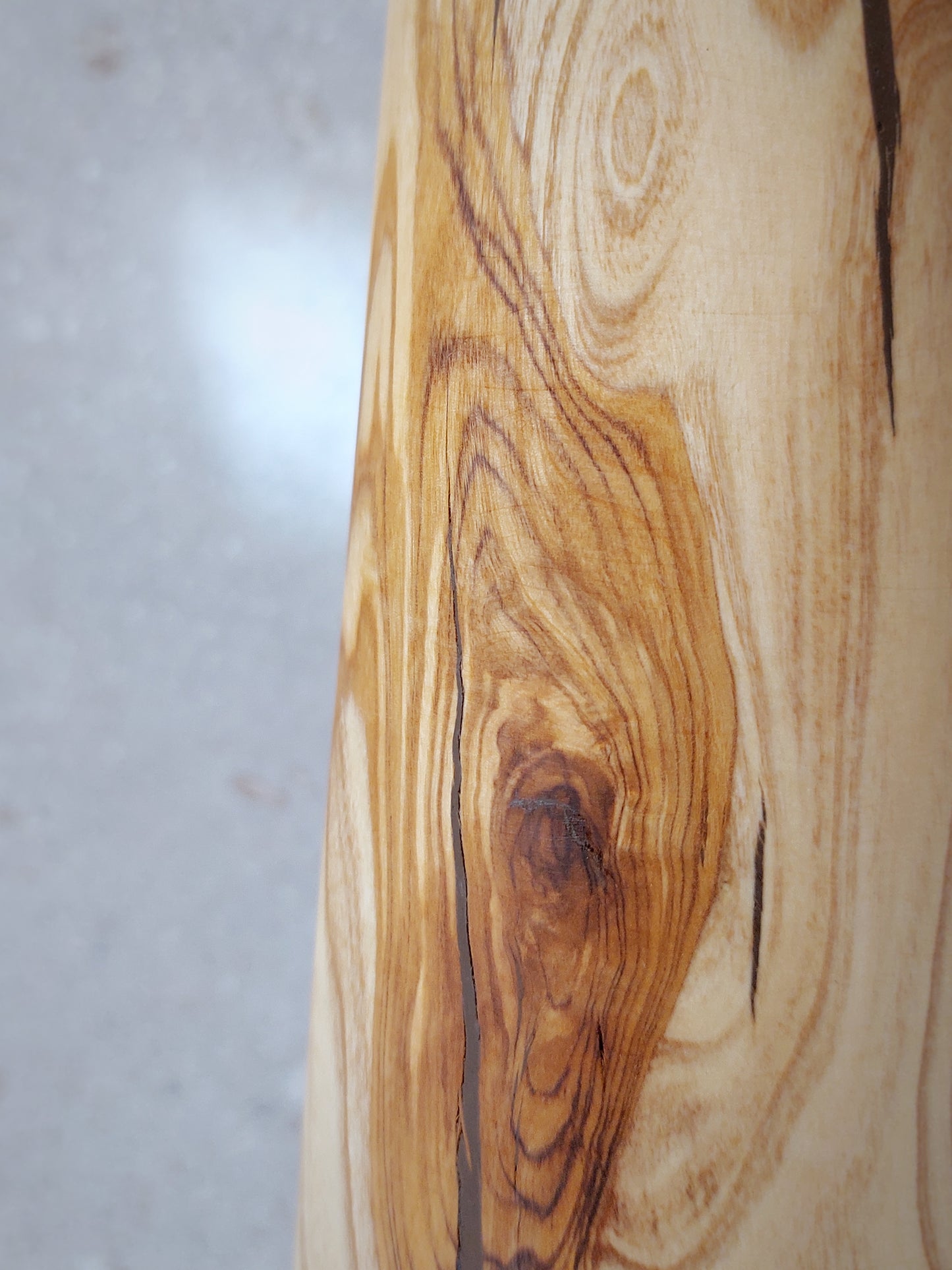 B20 Olive wood vase