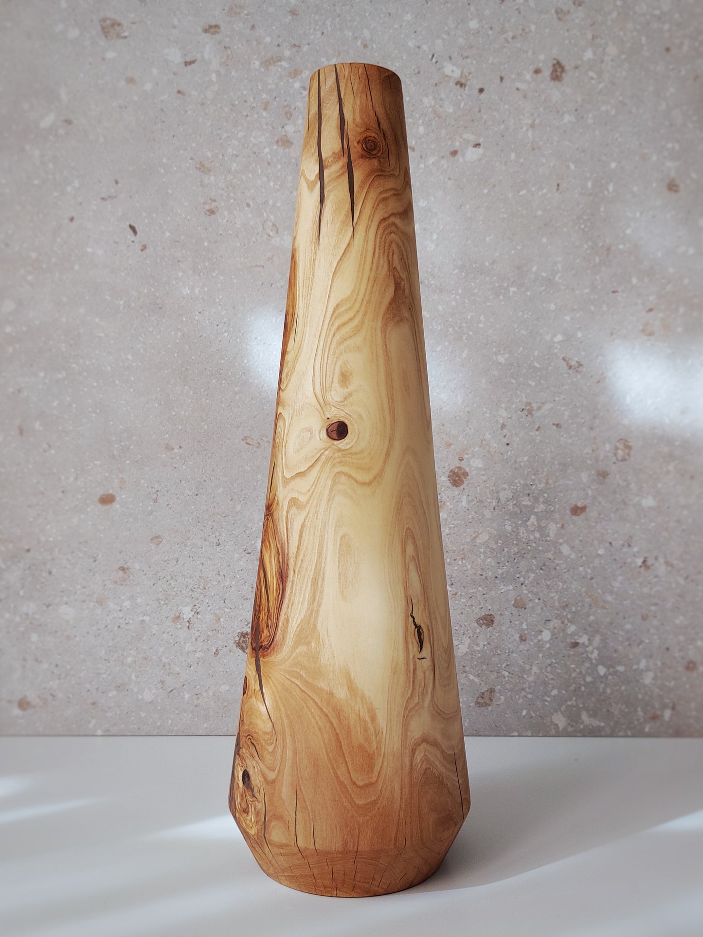 B20 Olive wood vase