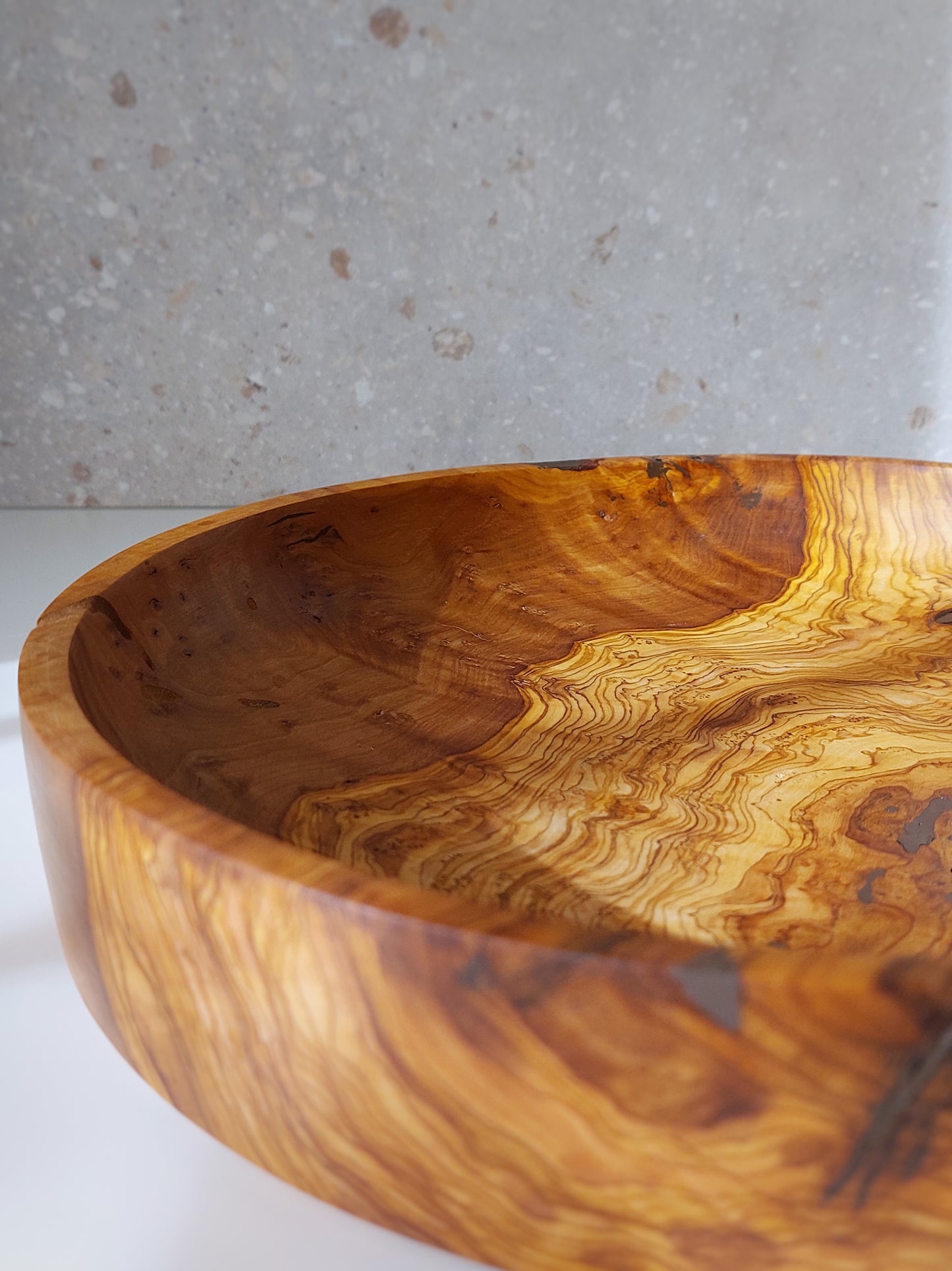 A04 Centro de mesa de madera de Olivo