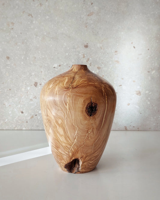 B21 Olive wood vase