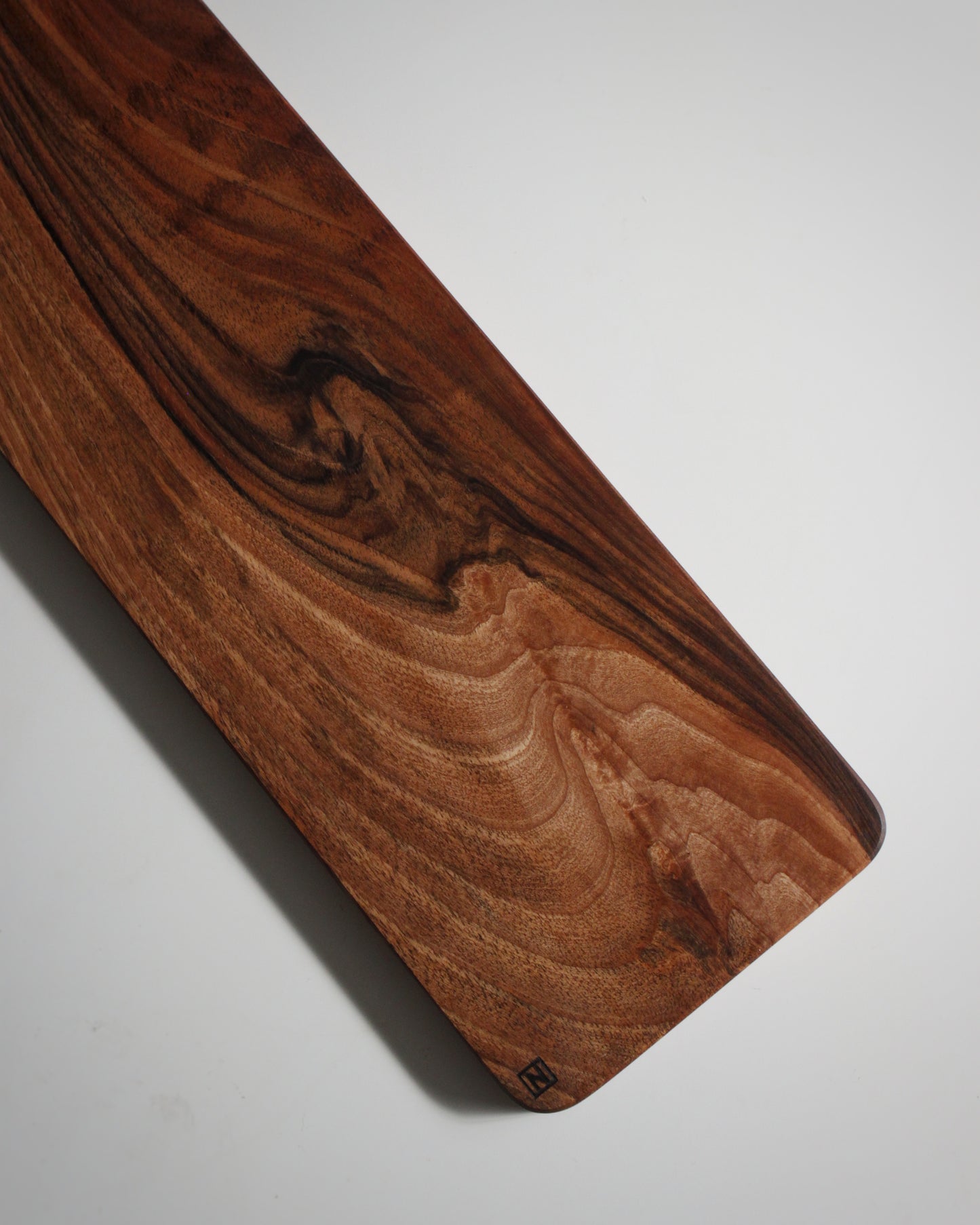 T11 Serving board of Iberian Walnut