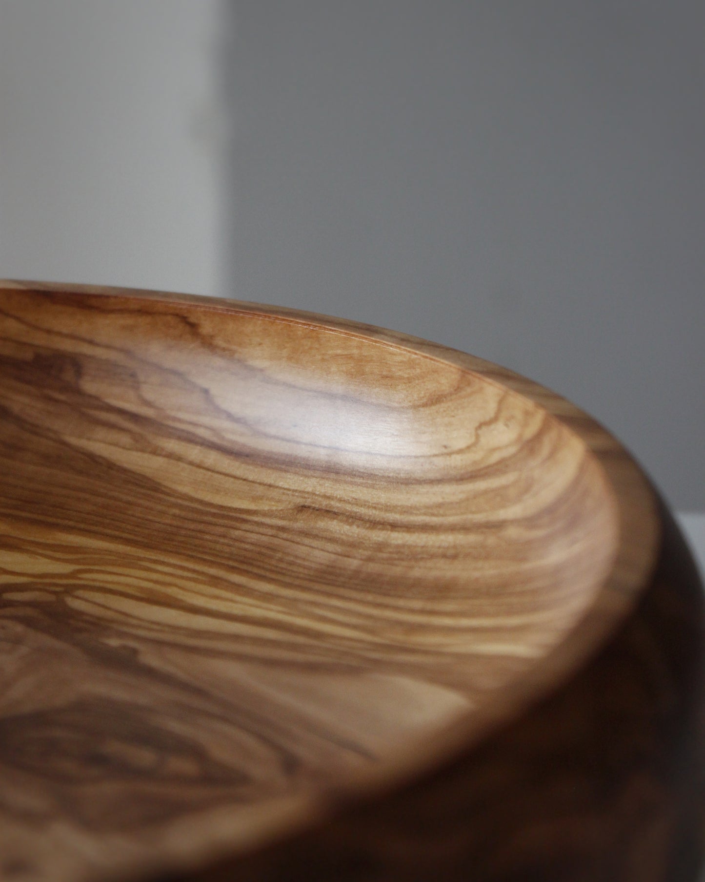 A217 Spanish Olive Wood Centerpiece