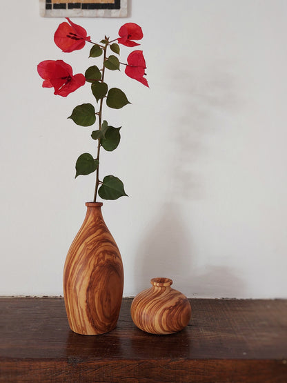 B09 Olive wood vase