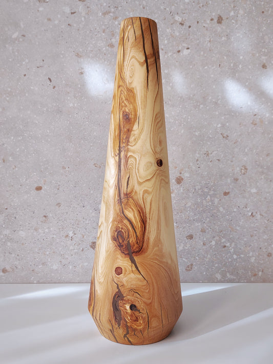 B20 Olive wood vase